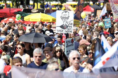 Demonstartionszug des DGB zum 1. Mai 2026 vom Strausberger Platz zum Roten Rathaus